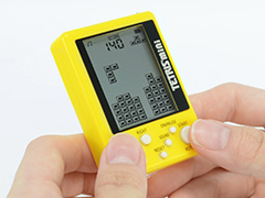 キーホルダー型携帯ゲーム機「テトリス ミニ」が10月8日発売へ。6色展開,税抜1500円で登場