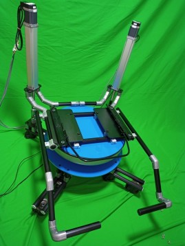 画像集 No.010のサムネイル画像 / ［TGS2022］Movereブースで見つけた，現実世界とVR空間で対戦するVRゲームをレポート。動くシートと風が，ヒヤリとする落下感を生み出す