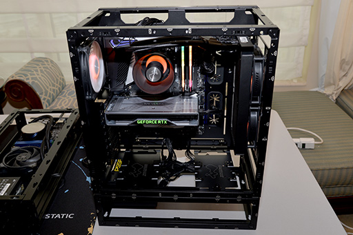 画像集 No.003のサムネイル画像 / 自作PCはPCケースも自分流で組み立てる時代に? InWinが5つのユニットで合体・変形できるPCケース「ModFree」を発表