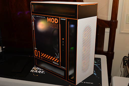画像集 No.007のサムネイル画像 / 自作PCはPCケースも自分流で組み立てる時代に? InWinが5つのユニットで合体・変形できるPCケース「ModFree」を発表