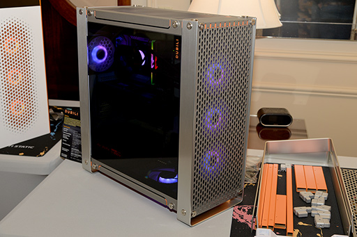 画像集 No.010のサムネイル画像 / 自作PCはPCケースも自分流で組み立てる時代に? InWinが5つのユニットで合体・変形できるPCケース「ModFree」を発表