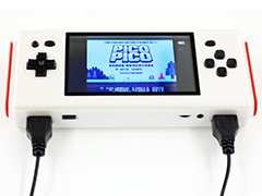 据え置きでも携帯ゲーム機風でも使えるファミコン互換機「IPS 8ビットポケット HD」が4月上旬に発売