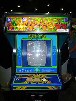 画像集#005のサムネイル/今年もE3に「Videogame History Museum」が出展。レトロなアーケードゲーム筐体や家庭用ゲーム機がズラリ勢揃い