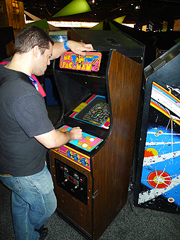 画像集#014のサムネイル/今年もE3に「Videogame History Museum」が出展。レトロなアーケードゲーム筐体や家庭用ゲーム機がズラリ勢揃い