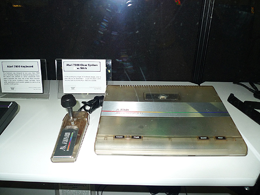 画像集#036のサムネイル/今年もE3に「Videogame History Museum」が出展。レトロなアーケードゲーム筐体や家庭用ゲーム機がズラリ勢揃い