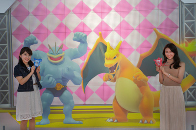 画像集 No.004のサムネイル画像 / カイリキーとリザードンのコンビが来場者を笑わせる(?) 「ポケモンEXPOジム」に新アトラクション「ポケモンお笑い劇場」が登場