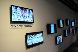 画像集 No.021のサムネイル画像 / シリーズ20周年を記念したイベント「ペルソナ20thフェス」が東京・秋葉原で本日開幕。橋野 桂氏へのサプライズもあった内覧会の模様をレポート