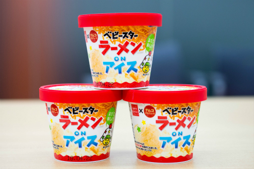 画像集 No.001のサムネイル画像 / 「ベビースターラーメン ON アイス」がクレーンゲームの景品として10月7日に登場。実物を写真と合わせて紹介