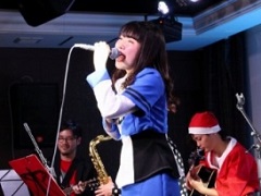 「ファルコム アコースティッククリスマス」レポート。ファルコムjdkバンドが,アンプラグドでの演奏による大人のXmasライブを披露