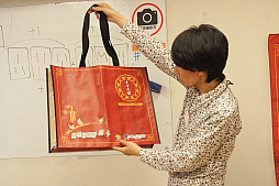 画像集 No.023のサムネイル画像 / 5分で覚えて一晩遊べる。麻雀の読み合いが凝縮された新作テーブルゲーム「すずめ雀」を体験してきた