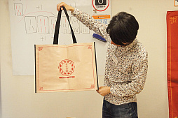 画像集 No.024のサムネイル画像 / 5分で覚えて一晩遊べる。麻雀の読み合いが凝縮された新作テーブルゲーム「すずめ雀」を体験してきた