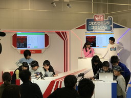 画像集 No.004のサムネイル画像 / プログラミング競技会「GPリーグ ヤマハ発動機プログラミングコロシアム」が開催決定。応援キャラクターはロックマン