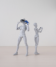 画像集 No.007のサムネイル画像 / フィギュアの小物にぴったり(?) PS4本体とPS VRのミニチュアフィギュアがカプセル自販機で8月第2週より順次発売へ