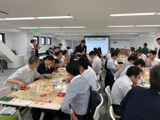 画像集 No.001のサムネイル画像 / サイゼリヤがマネージャー教育にボドゲを採用。オリジナルの「店舗運営ゲーム」を共同開発