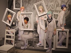 アイドルたちの“IF”を描く「うたの☆プリンスさまっ♪」の企画展「Another World 〜WHITE&BLACK〜」が開催中。前期「WHITE SIDE」の模様をレポート