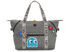 「パックマン」×キプリングコラボで春夏のショルダーバッグなどのコレクションが登場。Instagramでは特別なゲームが配信中