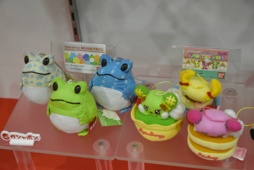 画像集 No.016のサムネイル画像 / JR品川駅にて開催中の「ガシャポン 45周年博」をレポート。歴代ガシャポンの一斉展示や無料で回せる自販機の設置も