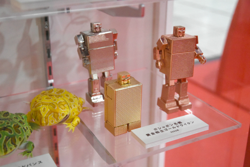 画像集 No.022のサムネイル画像 / JR品川駅にて開催中の「ガシャポン 45周年博」をレポート。歴代ガシャポンの一斉展示や無料で回せる自販機の設置も