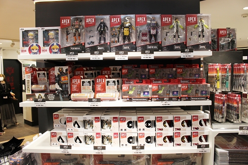 画像集 No.007のサムネイル画像 / 「INFOLENS GEEK SHOP」が池袋パルコに本日オープン。「Apex Legends」など人気タイトルの公式グッズが勢ぞろい
