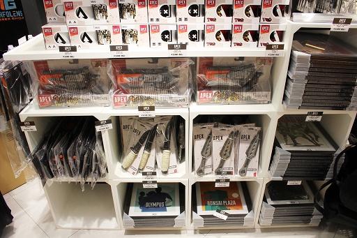 画像集 No.008のサムネイル画像 / 「INFOLENS GEEK SHOP」が池袋パルコに本日オープン。「Apex Legends」など人気タイトルの公式グッズが勢ぞろい