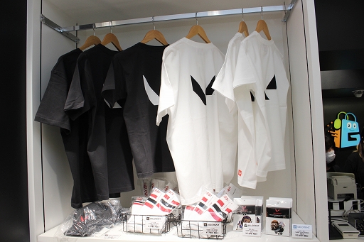 画像集 No.009のサムネイル画像 / 「INFOLENS GEEK SHOP」が池袋パルコに本日オープン。「Apex Legends」など人気タイトルの公式グッズが勢ぞろい