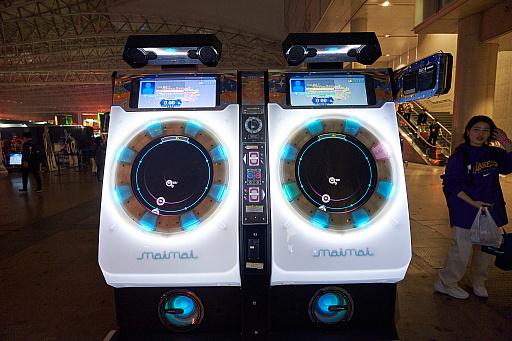 画像集 No.010のサムネイル画像 / 懐かしい筐体がずらり。フリープレイで盛り上がっていたDreamHack Japan 2023 ARCADE GAME エリアレポート