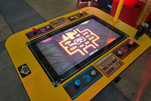 画像集 No.011のサムネイル画像 / 懐かしい筐体がずらり。フリープレイで盛り上がっていたDreamHack Japan 2023 ARCADE GAME エリアレポート