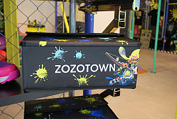 画像集 No.008のサムネイル画像 / 「スプラトゥーン3」×「ZOZOTOWN」のポップアップイベントが本日スタート。ゲームのファッションアイテムや風景を再現した展示を楽しもう