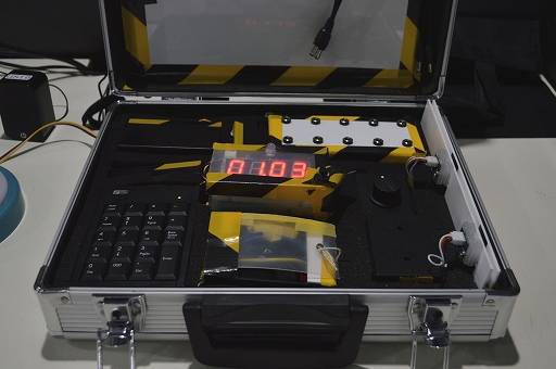 画像集 No.005のサムネイル画像 / ［TGS2023］あの爆弾解体作業がリアルで楽しめる！　日本工学院専門学校のブースで好きな色のケーブルを切断しよう