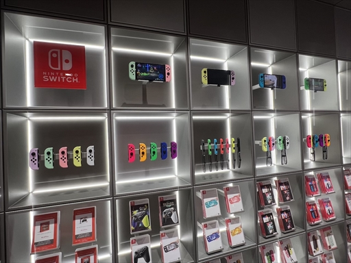 画像集 No.045のサムネイル画像 / 「Nintendo KYOTO」は公式直営店であり新たなテーマパーク! こだわりのある商品陳列も楽しい,ゲームファンなら一度体験してほしい空間だ