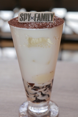 画像集 No.030のサムネイル画像 / カプコンカフェ,「劇場版 SPY×FAMILY CODE: White」コラボ試食会レポート。可愛らしいグッズと趣向を凝らしたメニューがファンをお出迎え