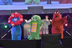 画像集 No.030のサムネイル画像 / 「東京コミコン2024」レポート。ジェイソン・モモアさんやマッツ・ミケルセンさんたちの出演にステージは大盛り上がり。デロリアンなどの展示も