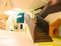 NCSOFT本社に行ってみたら,保育園から病院,図書館,食堂,結婚式場(?)までなんでも揃ってる巨大オフィスビルだった