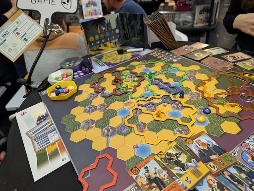 画像ギャラリー No.053のサムネイル画像 / 大幅にボリュームアップしたSPIEL'25。ドイツゲーム賞銅賞は林 尚志氏「ボムバスターズ」が受賞